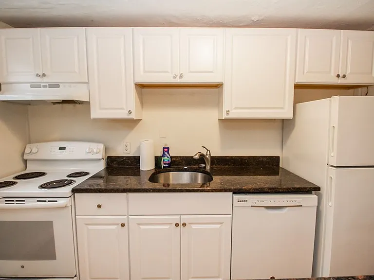 95 Chestnut St #18 — Photo 3