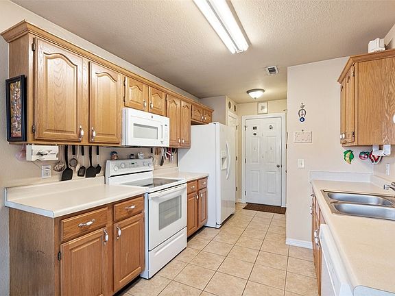 3rd image of 510 Topaz St