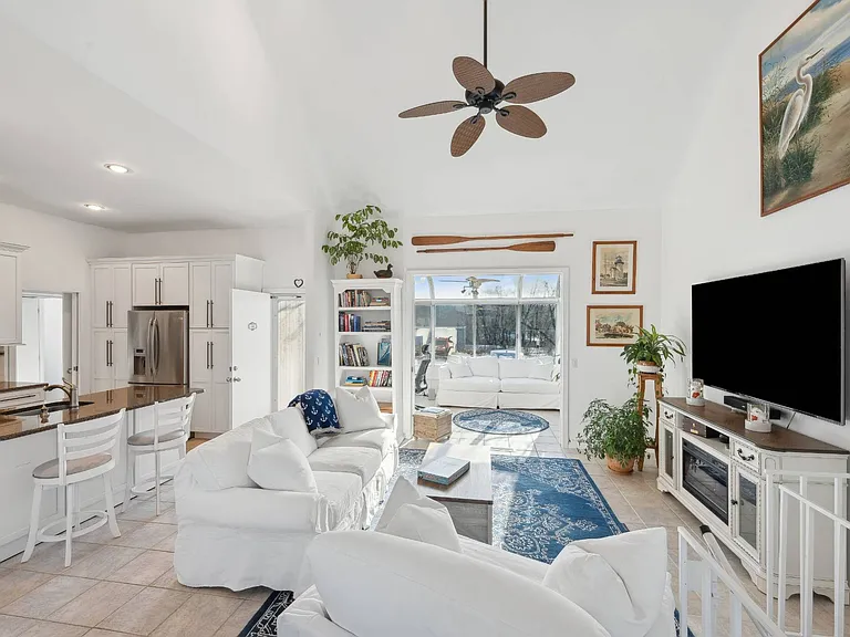 400 Noyack Rd #A3 — Photo 7