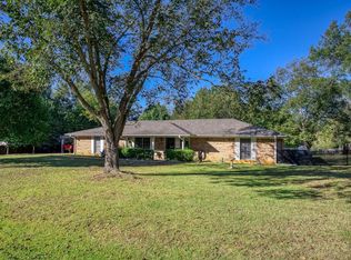 205 Woodridge Rd, Palestine, TX 75801