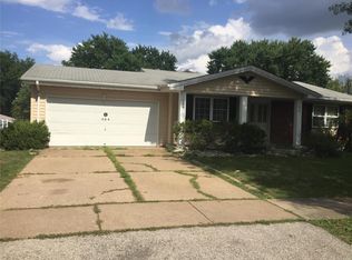 324 New Ballwin Rd, Ballwin, MO 63021