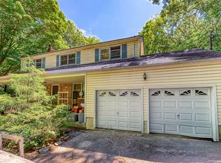 10 Valleywood Rd, Smithtown, NY 11787