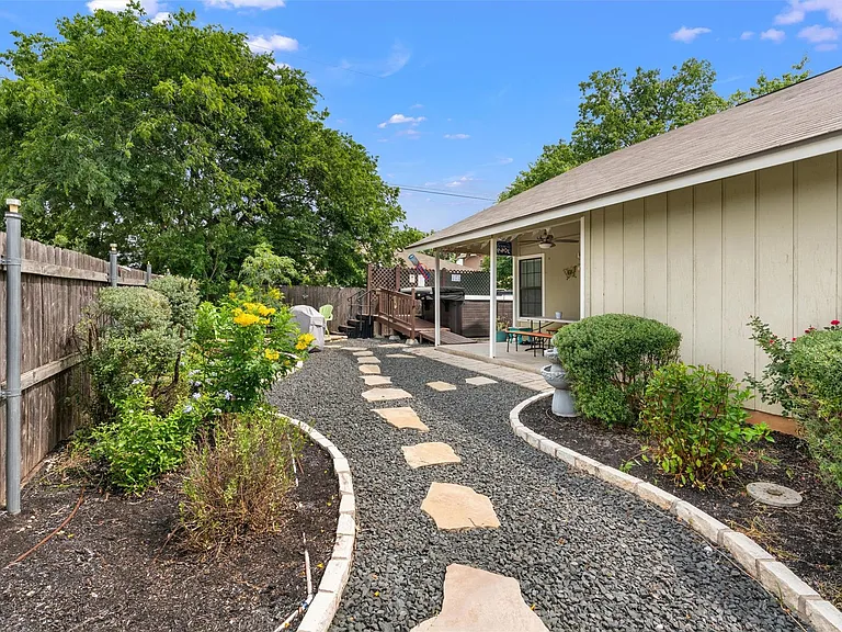 512 Edwards Dr — Photo 27