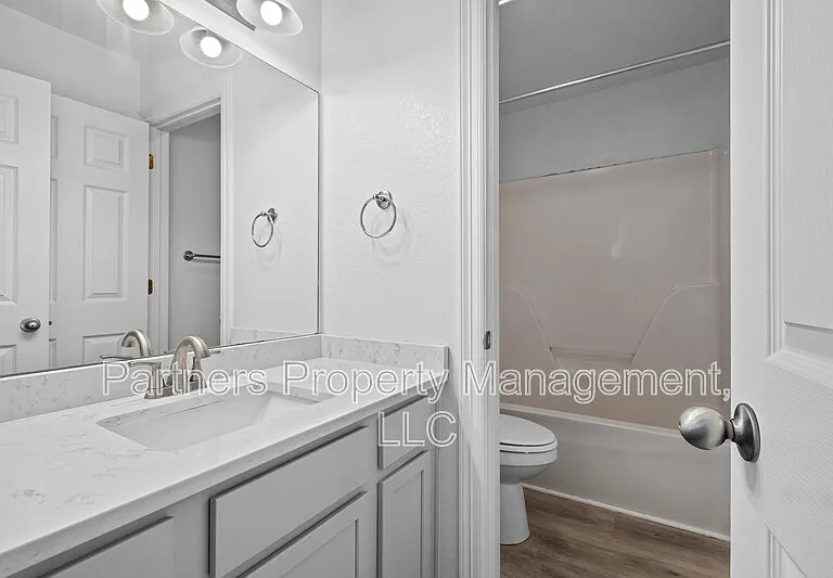 1174 W Hendrix St — Photo 18
