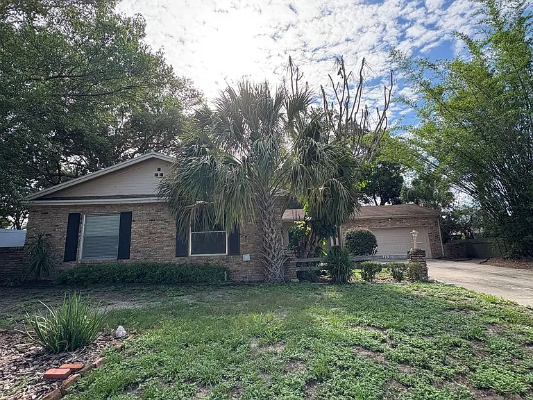719 Kewannee Trl — Photo 1