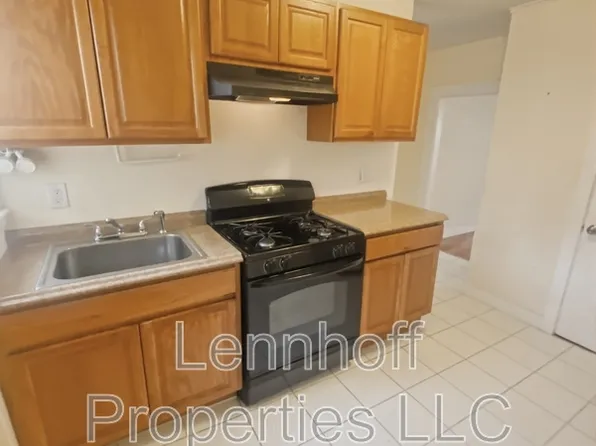 23 Hilton St APT 1, Framingham, MA 01702