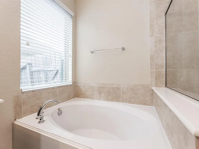 24943 Blue Mountain Park Ln — Photo 20