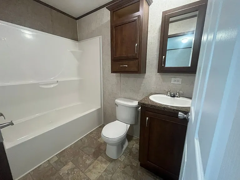 Lakeview Terrace — Photo 18