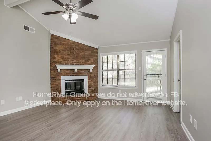 3 bed, 2.0 bath, 1544 sqft, $1,745 — Photo 2