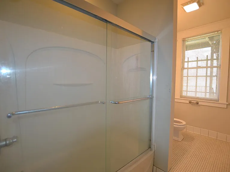 101 12th St #2R — Photo 17
