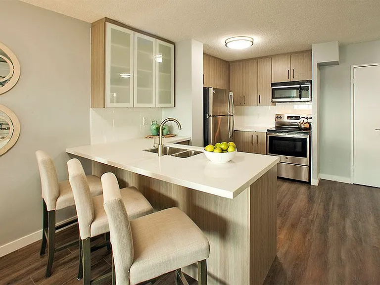 2575 Danforth Ave — Photo 11