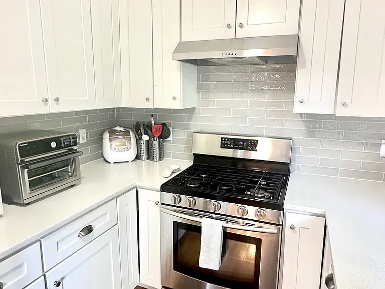 28 Evergreen Ave #28 — Photo 3