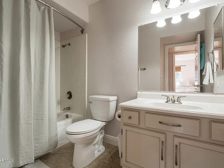 6444 E Sandra Ter — Photo 16