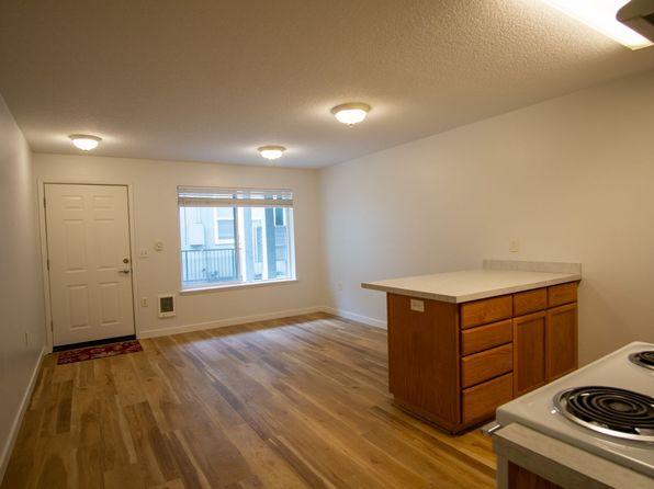 8635 N Leonard St #2