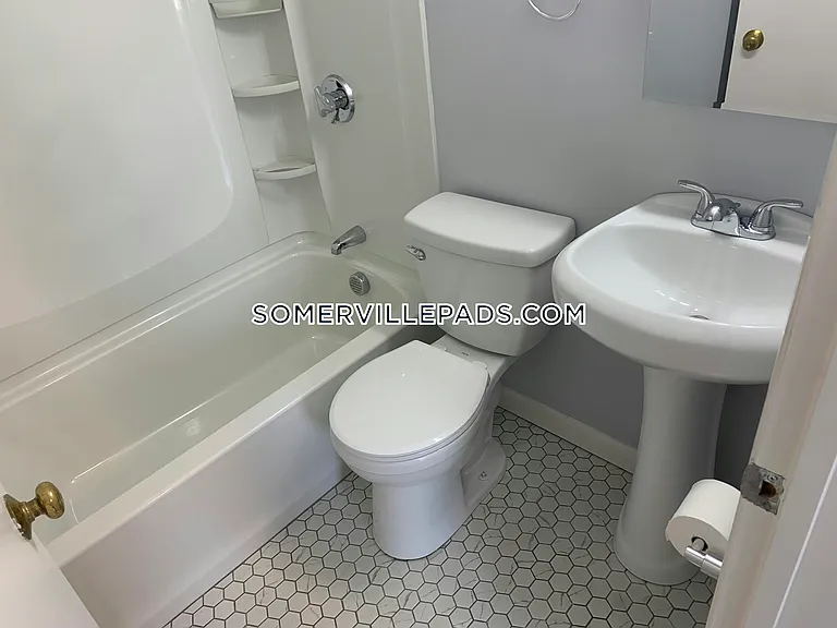 146 Highland Ave #1R — Photo 8