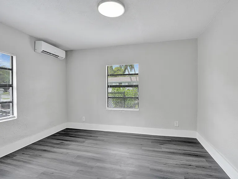 234 NE 14th Ave #2 — Photo 16