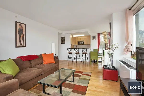 Sold by Bond New York | media 2