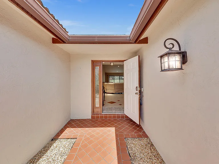 7747 Villa Nova Dr — Photo 2