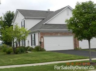 825 Stuarts Dr, St Charles, IL 60174