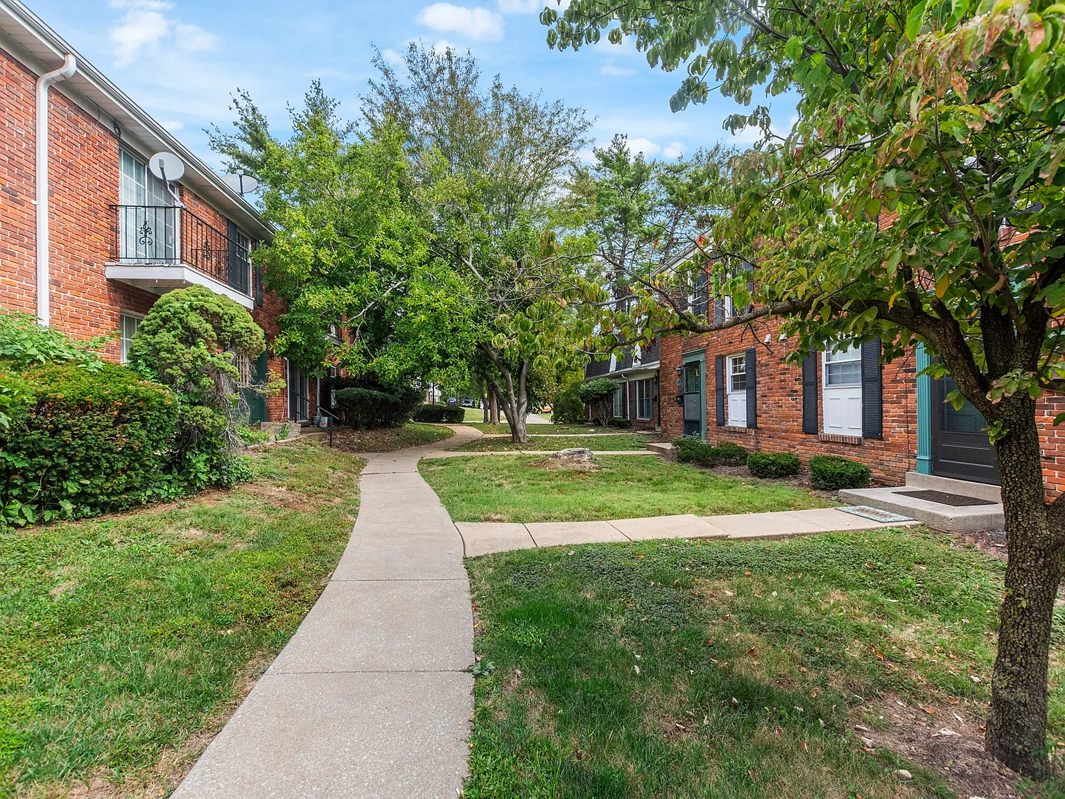 3 bed, 2.5 bath, 1620 sqft, $1,650 — Photo 3