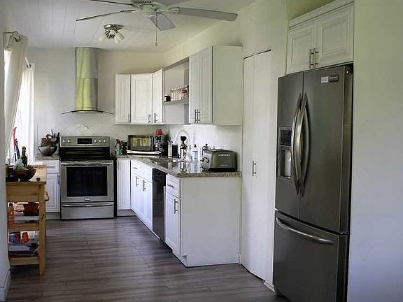 4th image of 555 NW 77th St #X555