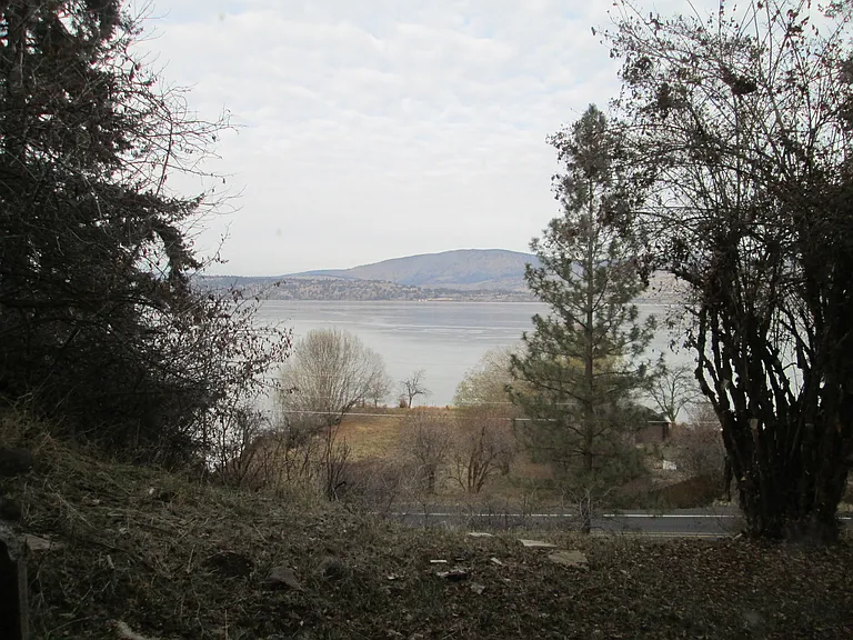 2237 Lakeshore Dr — Photo 8