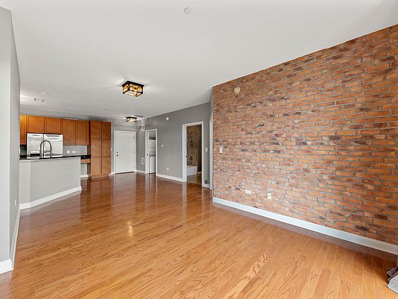 5th image of 140 S River St #402