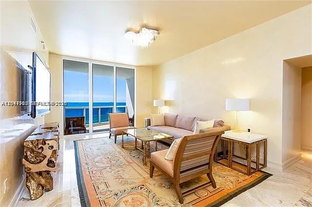 Tdr Tower I Condo — Photo 4