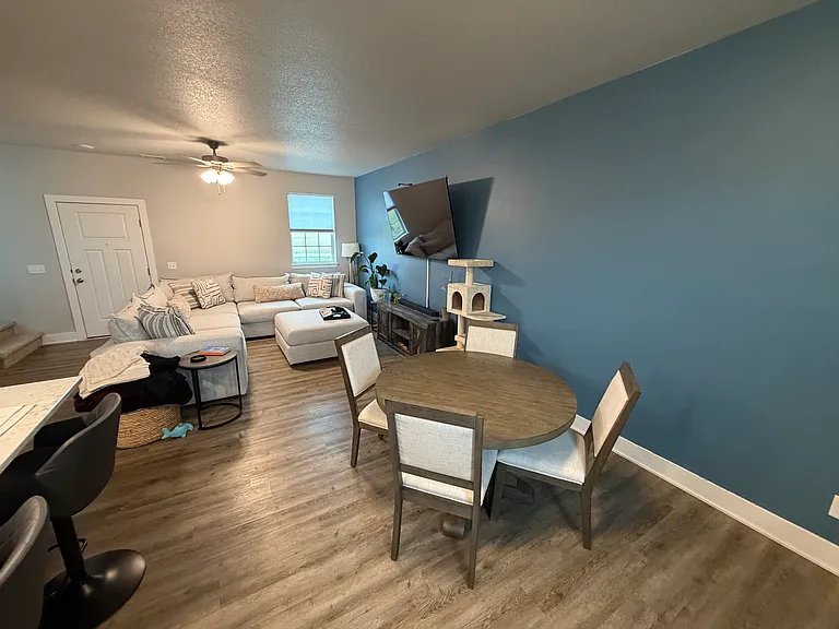 242 NW Common Pl — Photo 5