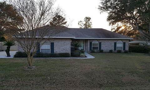 1st image of 202 SW Woodcrest Dr