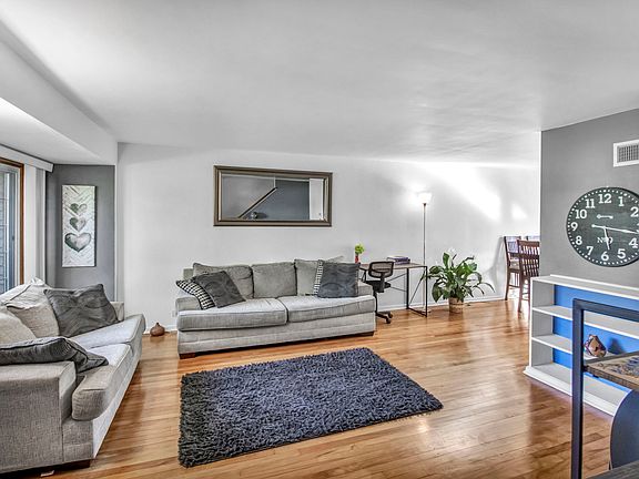 3rd image of 123 Forest Blvd