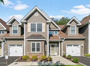 807 Macintosh Way, Matamoras, PA 18336