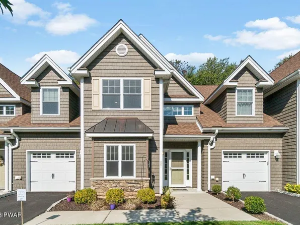 807 Macintosh Way, Matamoras, PA 18336