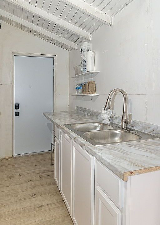 1st image of 6107 Melvin Ave