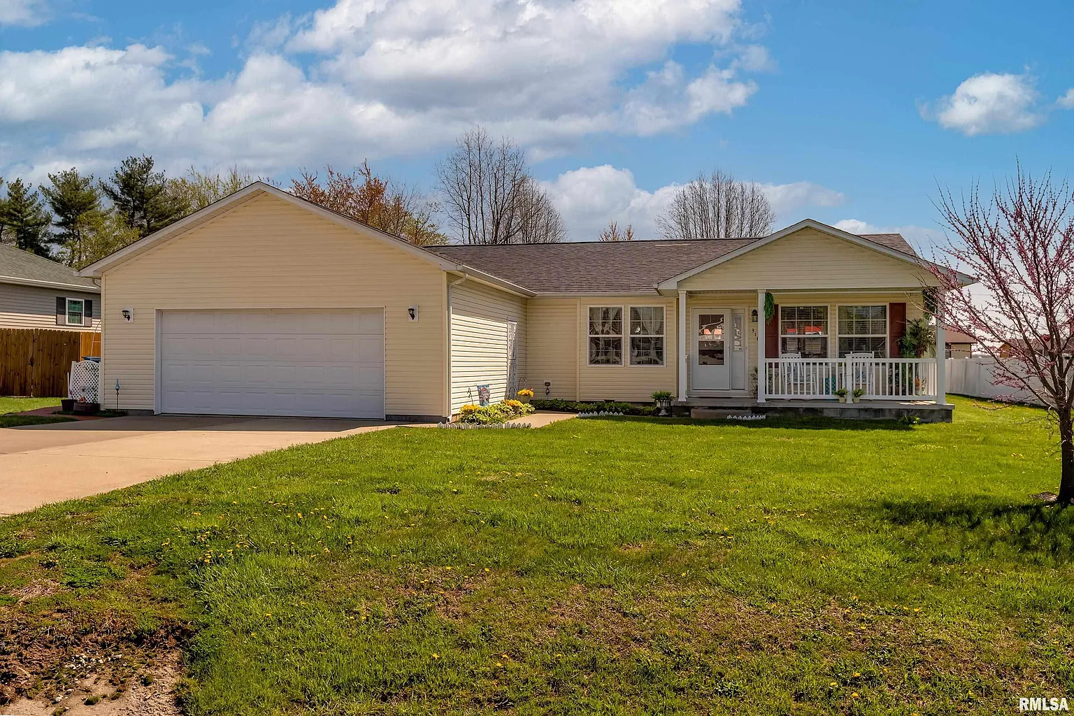 318 E Beacon Ct photo 1