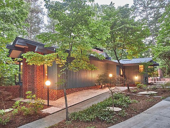 3rd image of 2312 Honeysuckle Ct