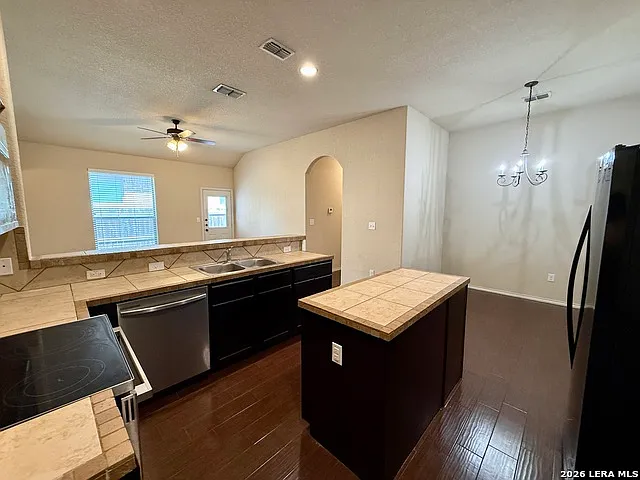 685 Creekside Cir — Photo 6