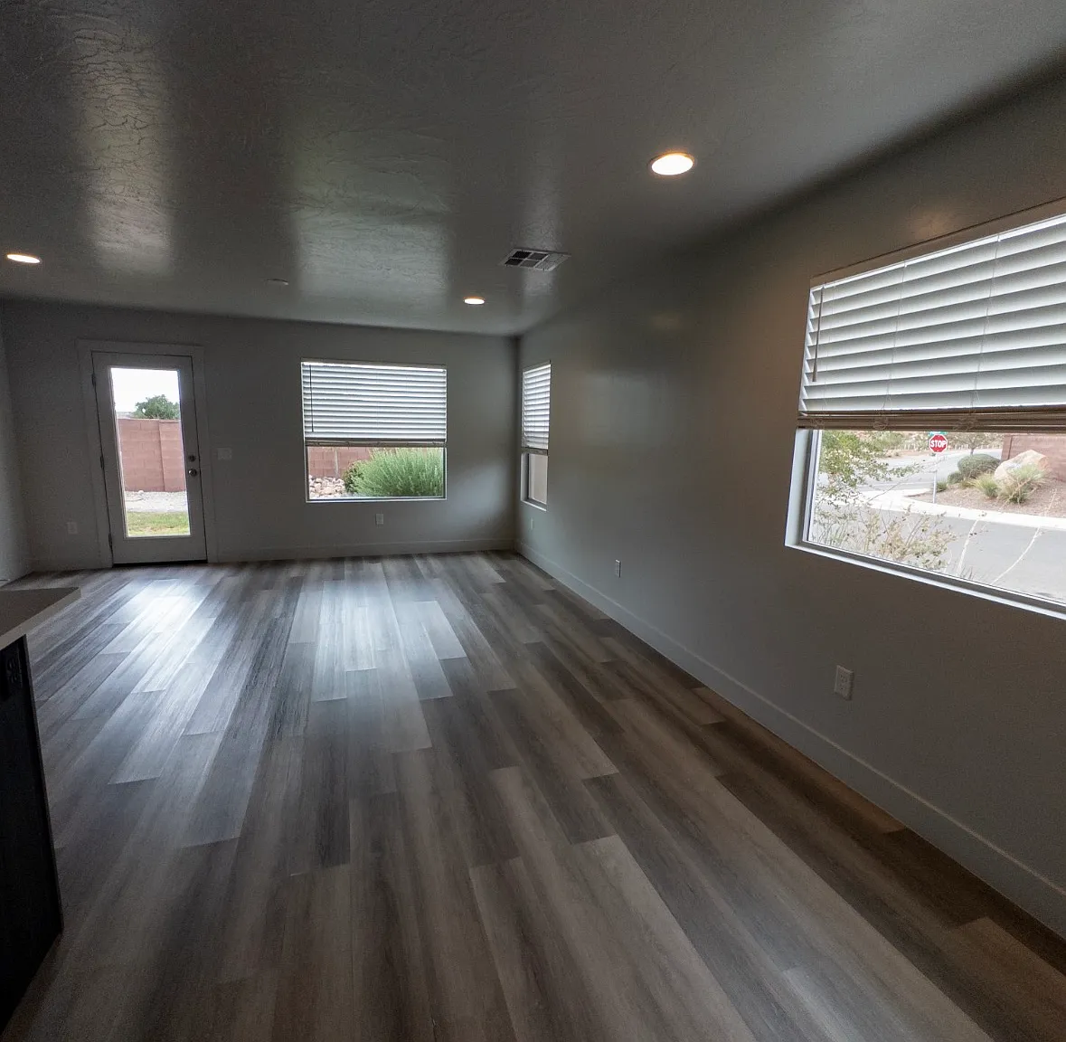 4 bed, 2.5 bath, 2004 sqft, $2,250 — Photo 2