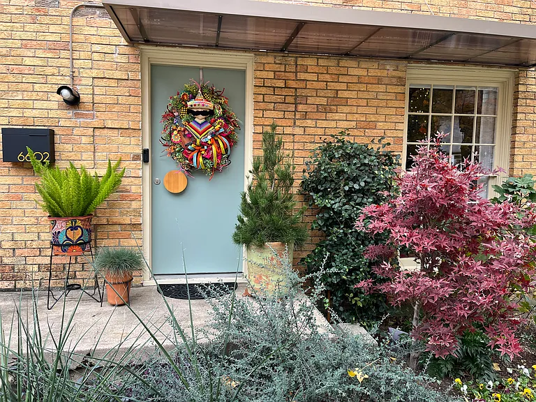 Lake Circle Dr — Photo 1