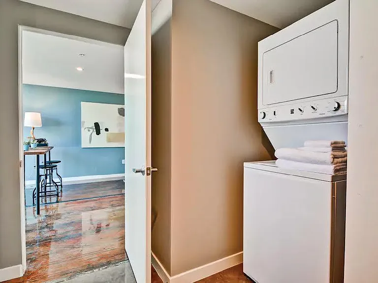 206 E Portland St — Photo 14