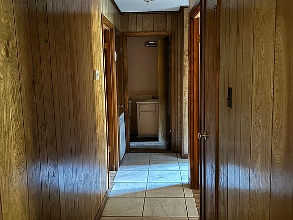 4th image of 1112 Beverly Ln