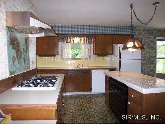 3808 Tanbark Dr photo 1