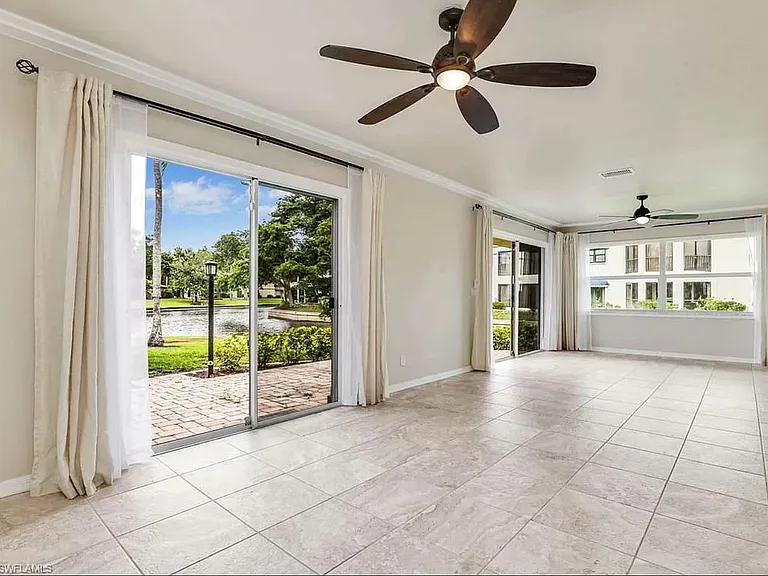 4265 Island Cir #B — Photo 10