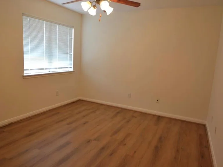 2110 Banfield Ct — Photo 32