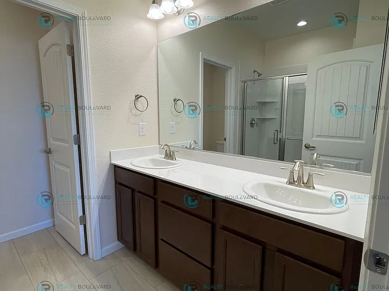 907 W End St — Photo 40