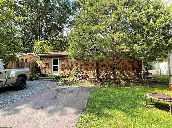 1286 Rivershore Dr, Fairmont, WV 26554