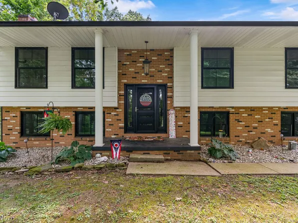 3090 Ashwood Dr SE, New Philadelphia, OH 44663