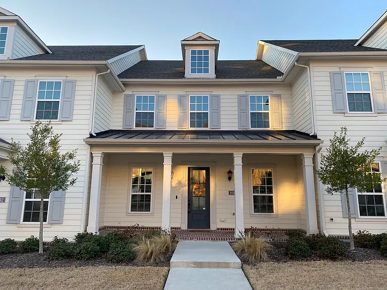 930 Marian Dr — Photo 2
