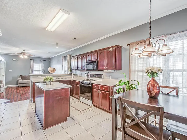 6851 Seaside Dr — Photo 7