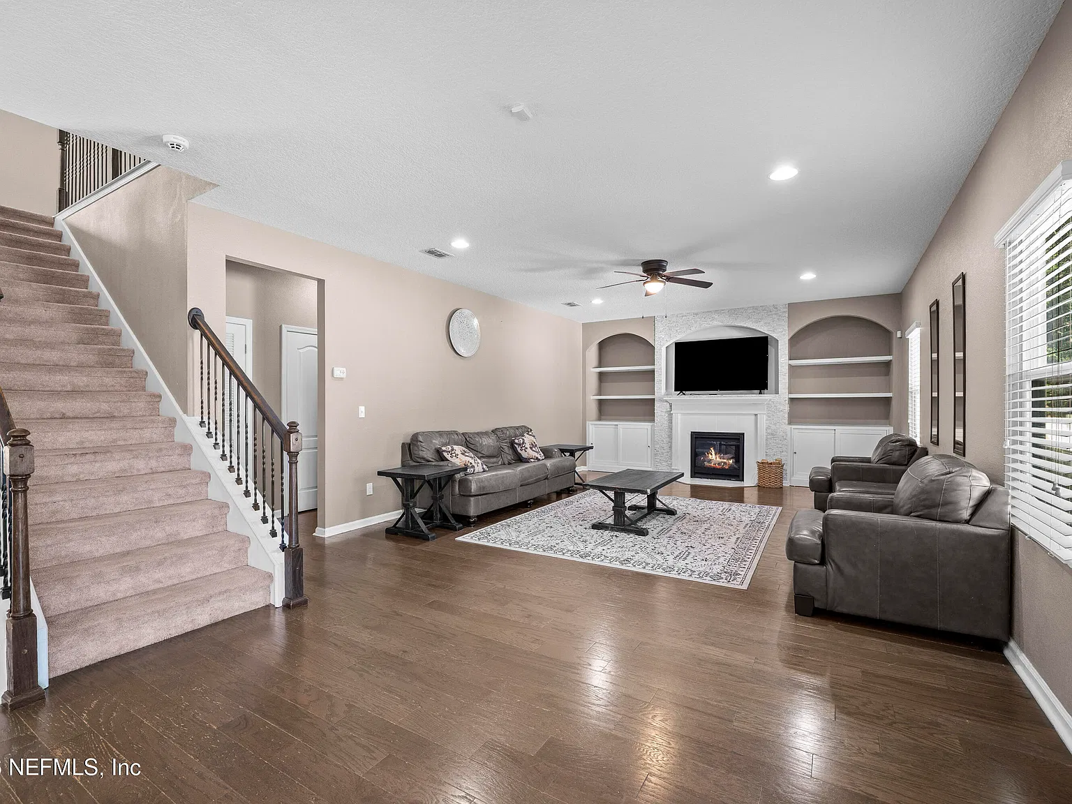 5 bed, 2.5 bath, 3654 sqft, $2,950 — Photo 3